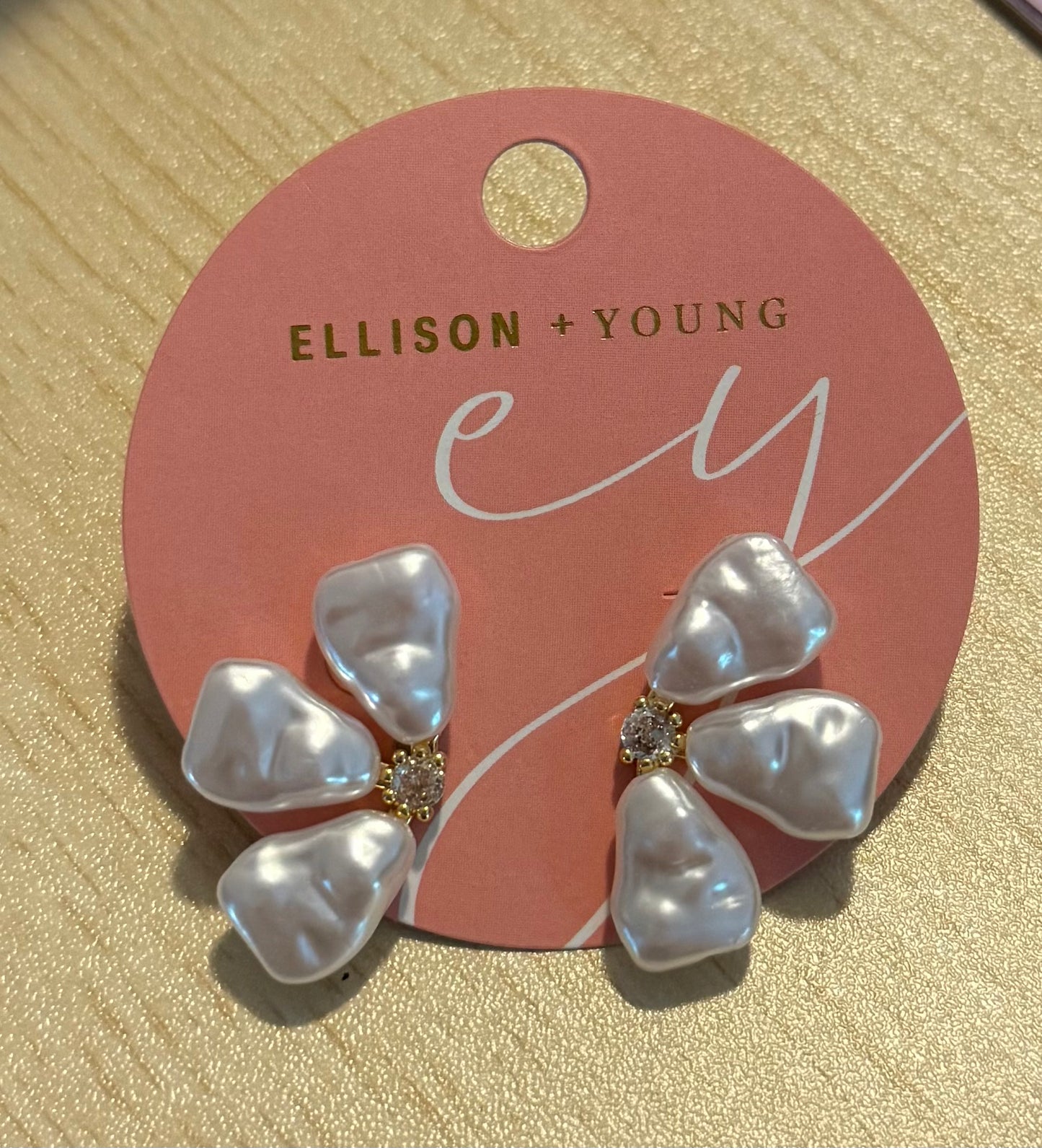 Flower stud earrings